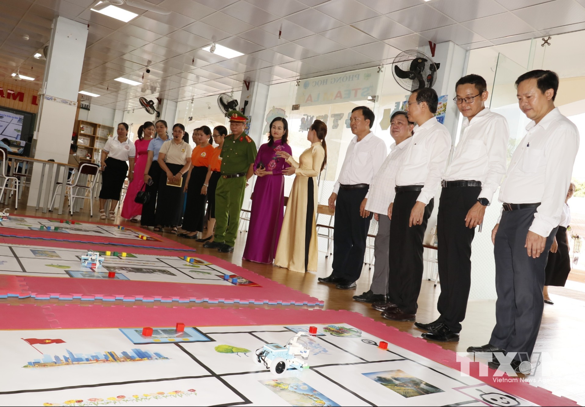 Mô hình "Trường học số" tại Trường Trung học cơ sở Tân Xuân (phường Bình Phước). (Ảnh: K GỬIH/TTXVN)